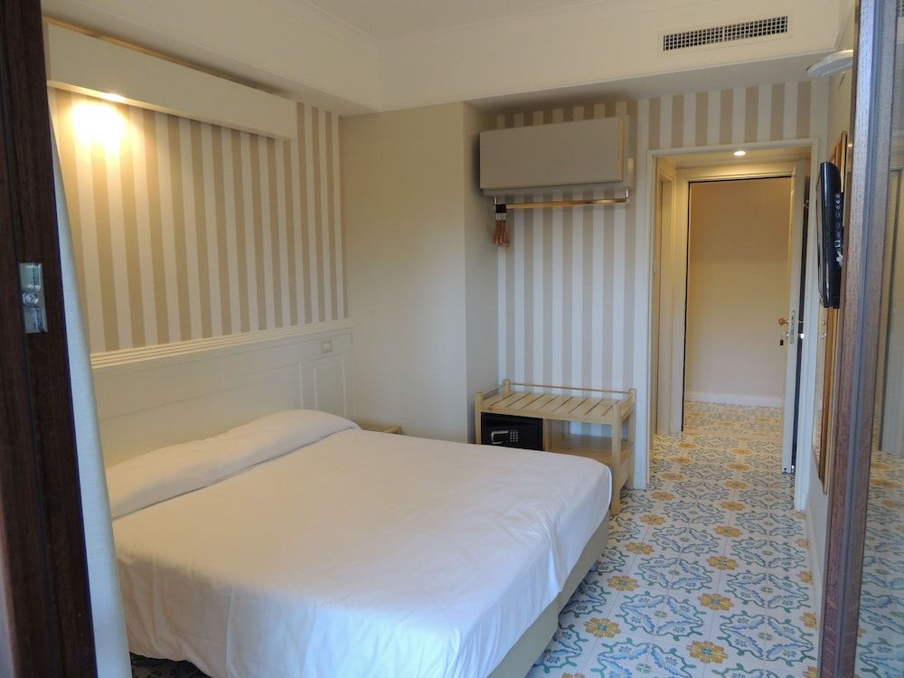 Hotel Zeus Pompei Family Room