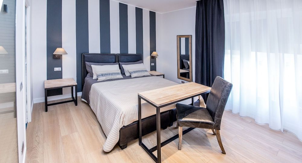 Deluxe Room, 1 Queen Bed, Balcony