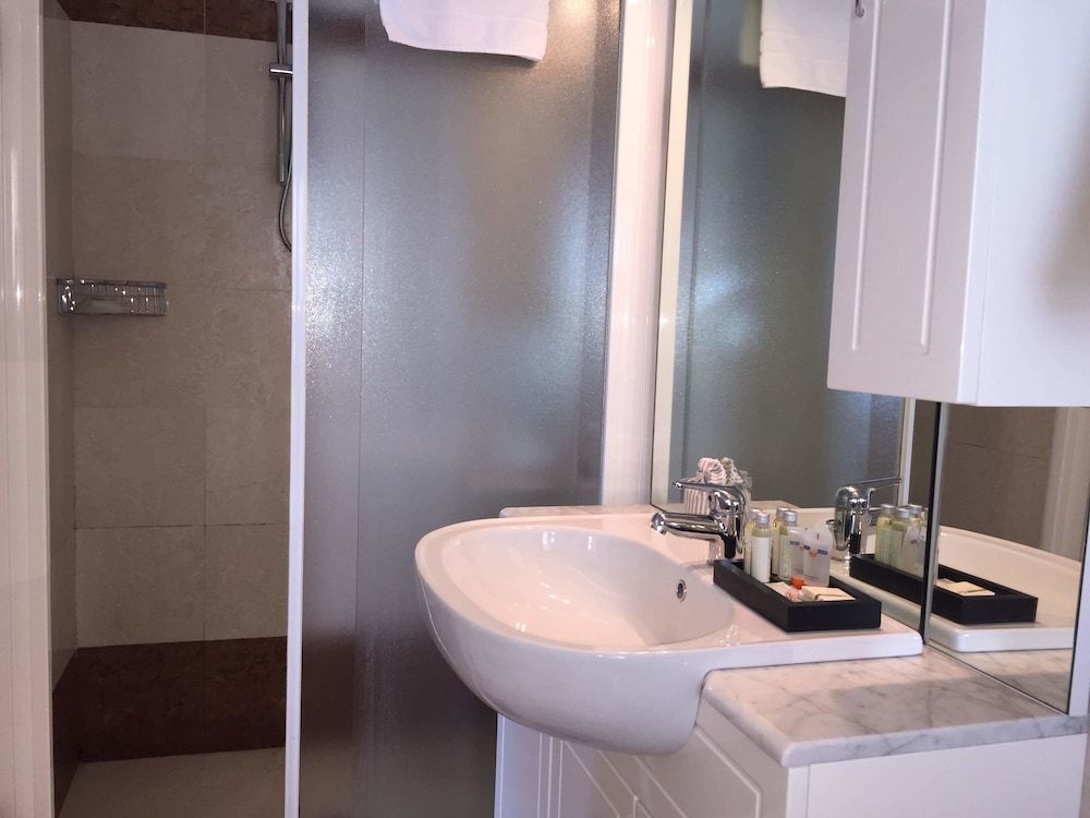 Villa Cappellina Junior Suite, Lake View 4