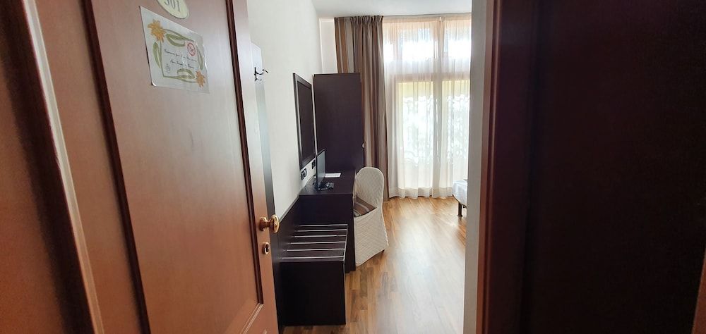 Hotel Carignano Basic Double Room 10