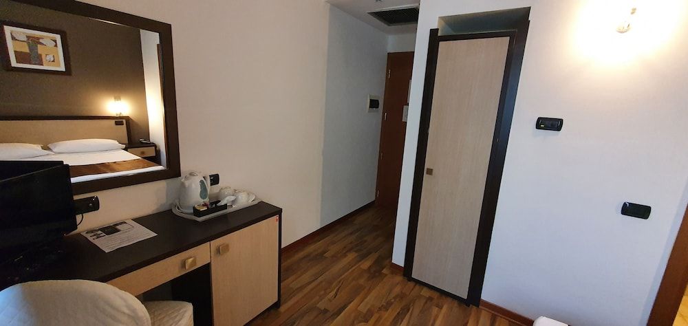 Hotel Carignano Basic Double Room 8