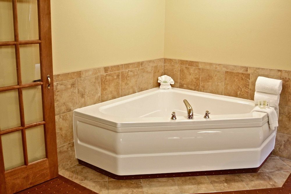 Suite, Accessible, Jetted Tub