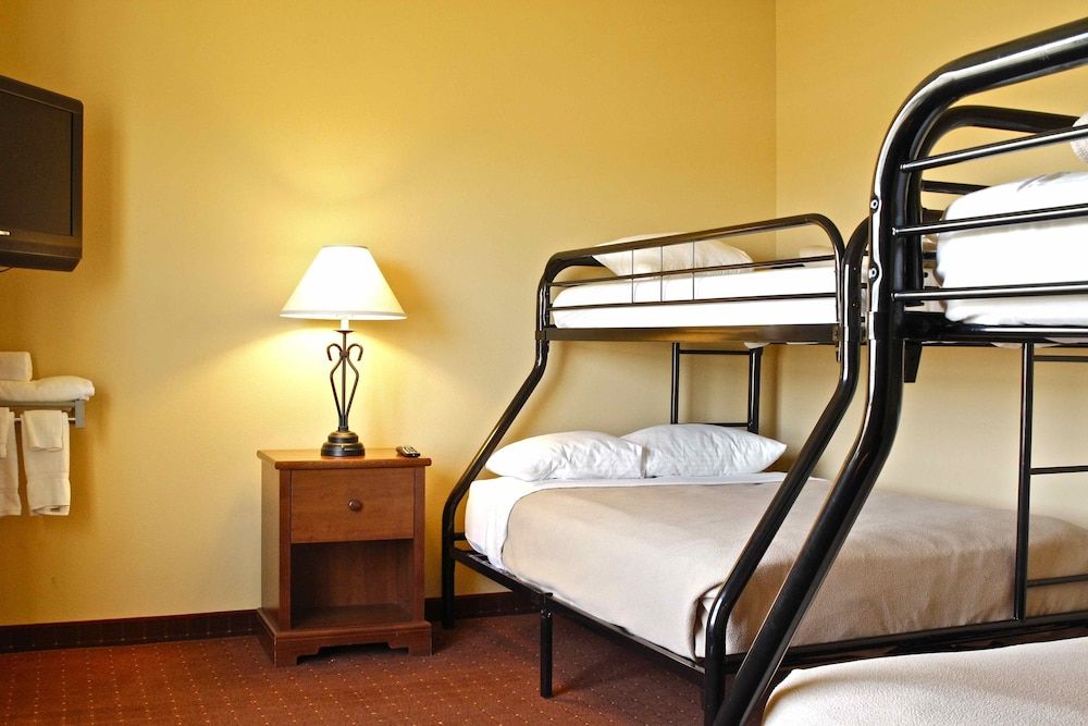 Family Suite, King and 2 Bunk Bed