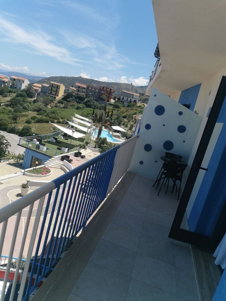 Tus' Hotel Superior Double or Twin Room, Sea View 3