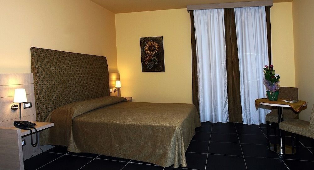 Tus' Hotel Superior Double or Twin Room, Sea View