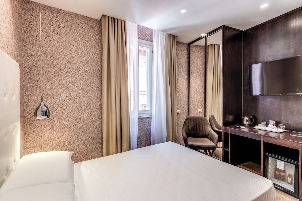 Relais Fontana di Trevi Basic Double Room 2