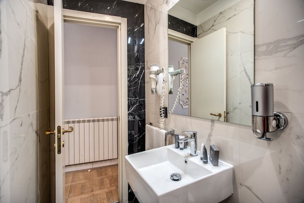 Relais Fontana di Trevi Superior Deluxe Double or Twin Room 21