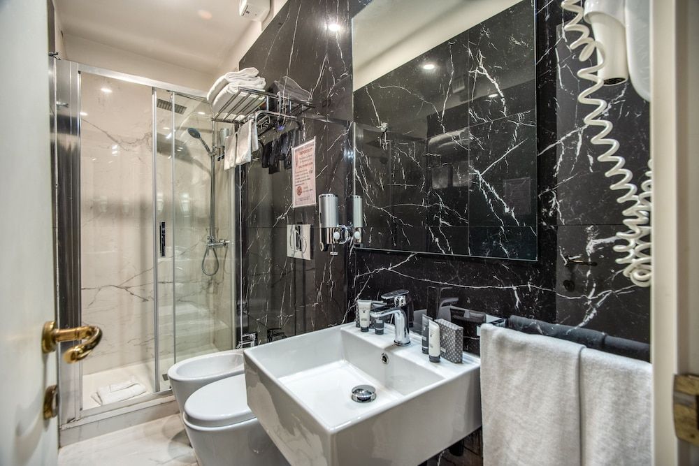 Relais Fontana di Trevi Superior Deluxe Double or Twin Room 18