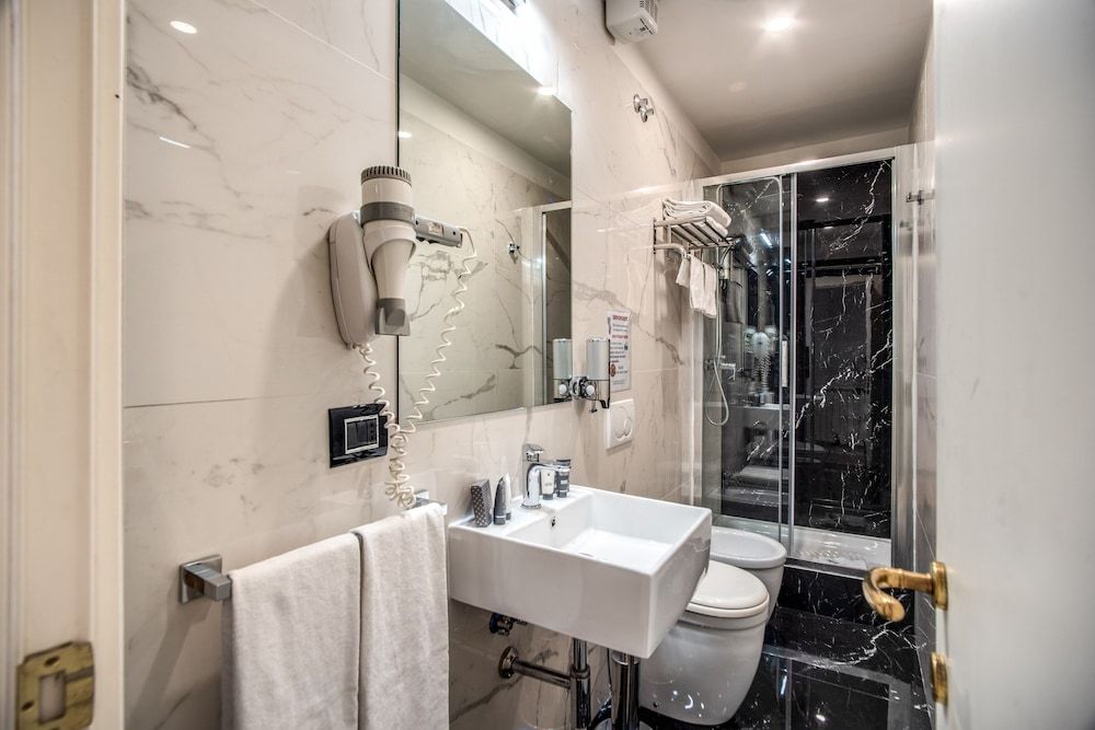 Relais Fontana di Trevi Superior Deluxe Double or Twin Room 20