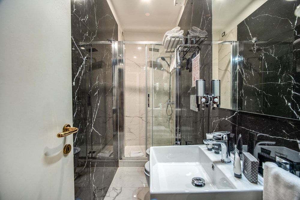 Relais Fontana di Trevi Superior Deluxe Double or Twin Room 19