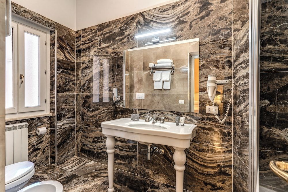 Relais Fontana di Trevi Basic Double Room 8