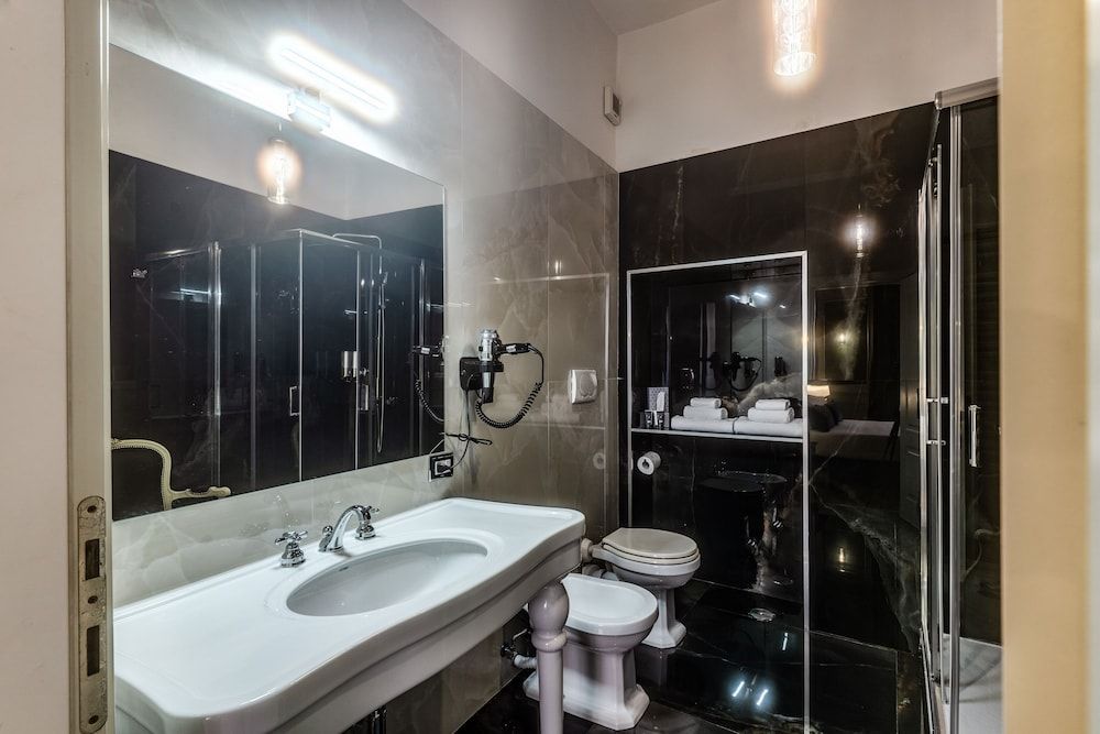 Relais Fontana di Trevi Superior Deluxe Double or Twin Room 23