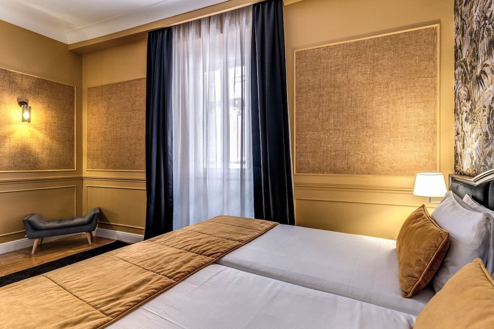 Relais Fontana di Trevi Superior Deluxe Double or Twin Room 11