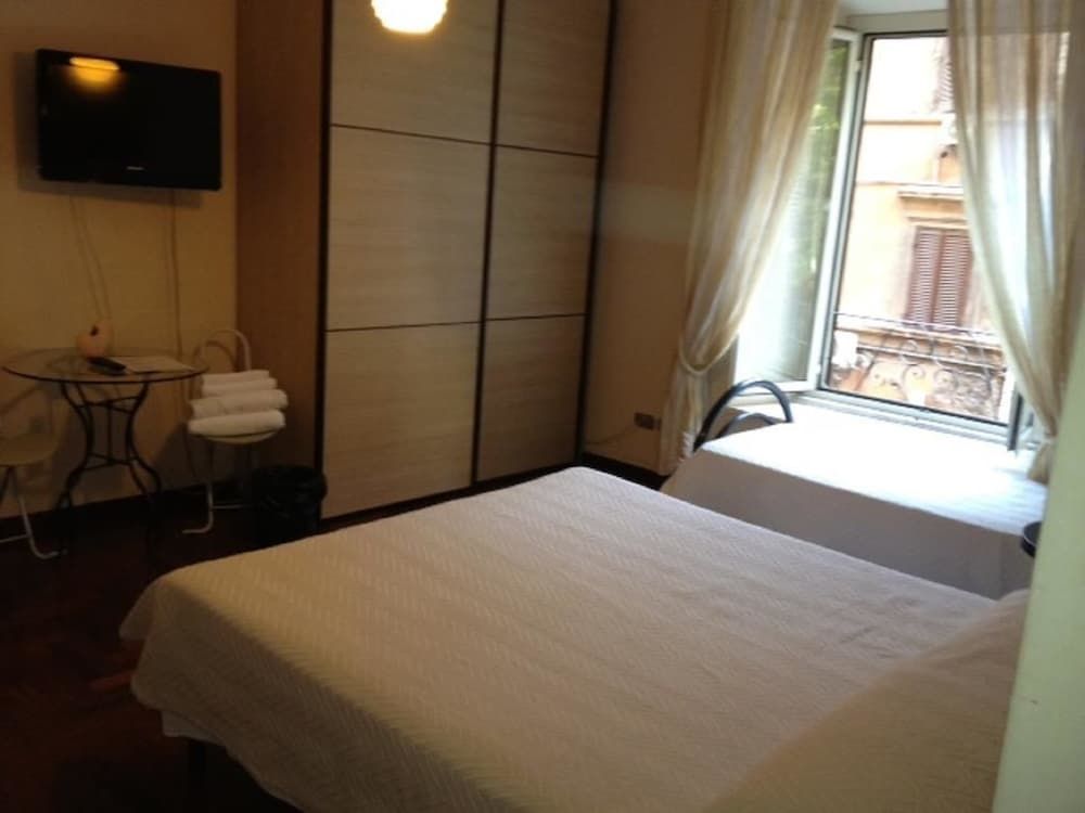 B&B Colosseum Rooms Triple Room 2