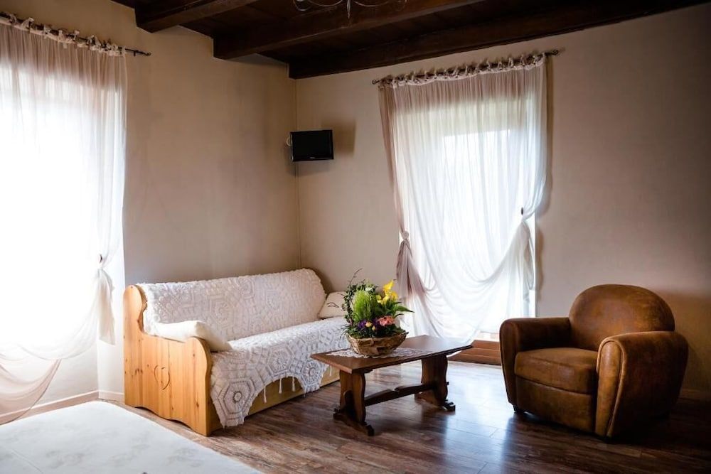 Roncola B&B L'Antica Corte Romantic Double Room, Private Bathroom, Mountain View 3