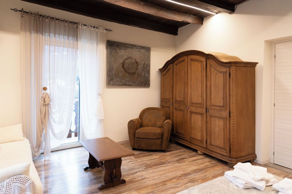 Roncola B&B L'Antica Corte Romantic Double Room, Private Bathroom, Mountain View 5
