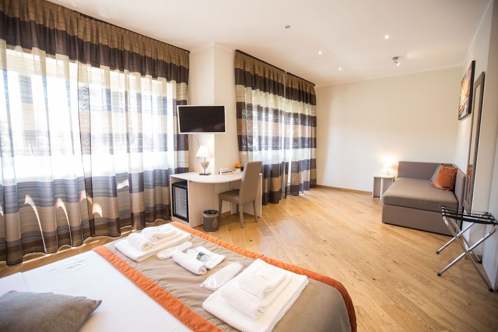 undefined Vatican City Relais 4