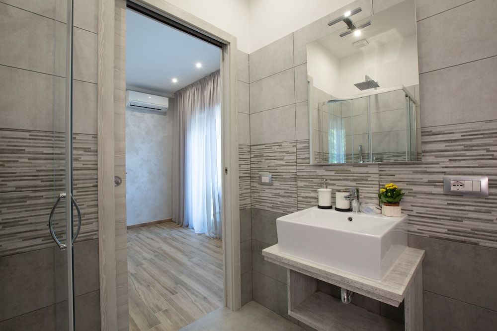 Vatican City Relais Deluxe Double Room 18