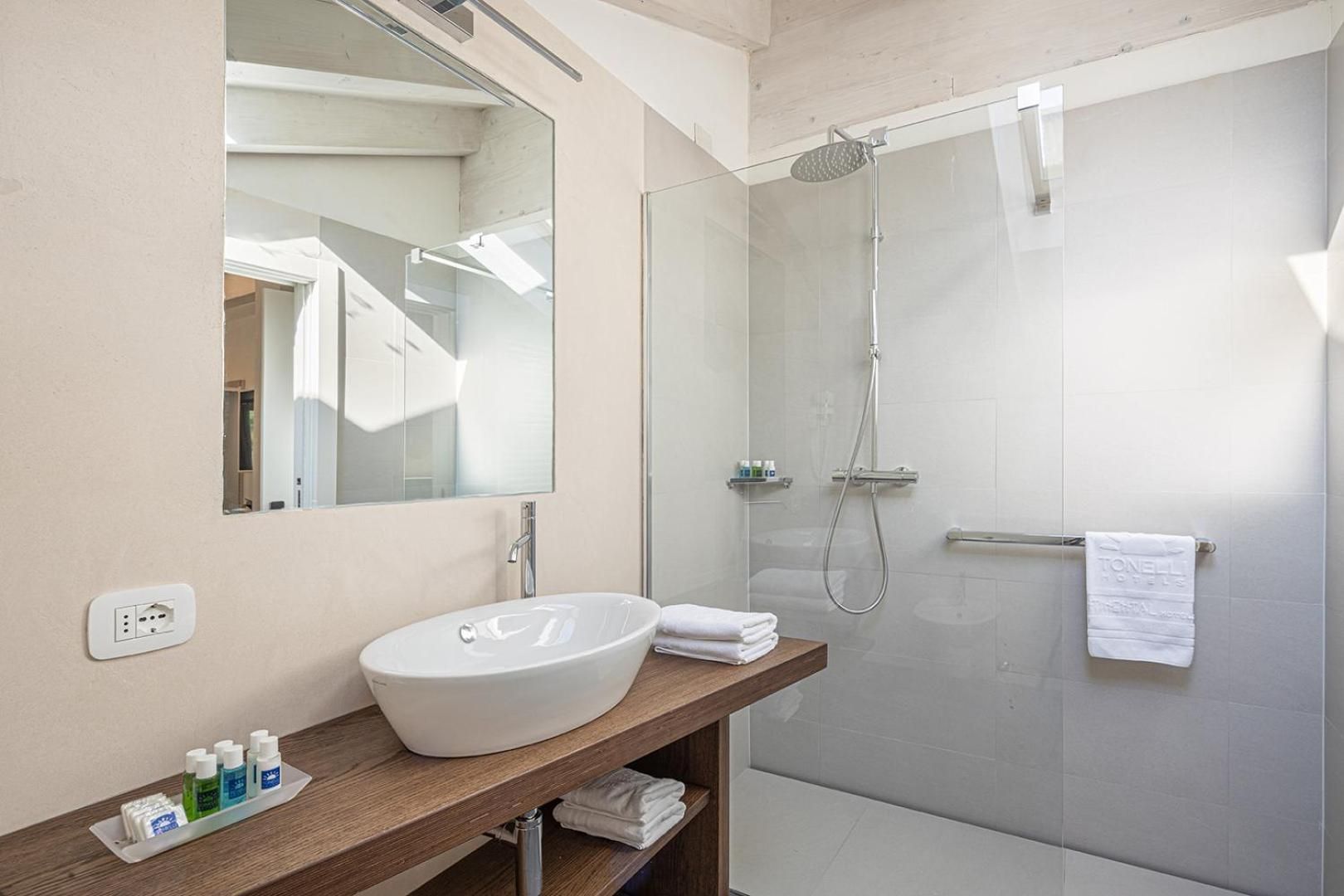 Deluxe Double or Twin Room with Balcony