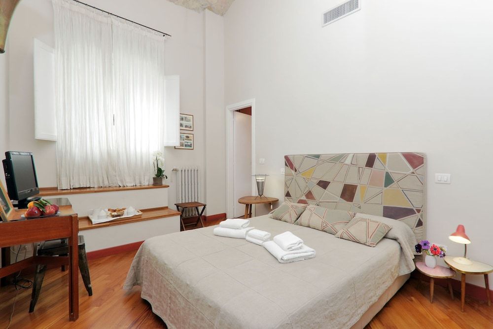 undefined Mecenate Rooms 4