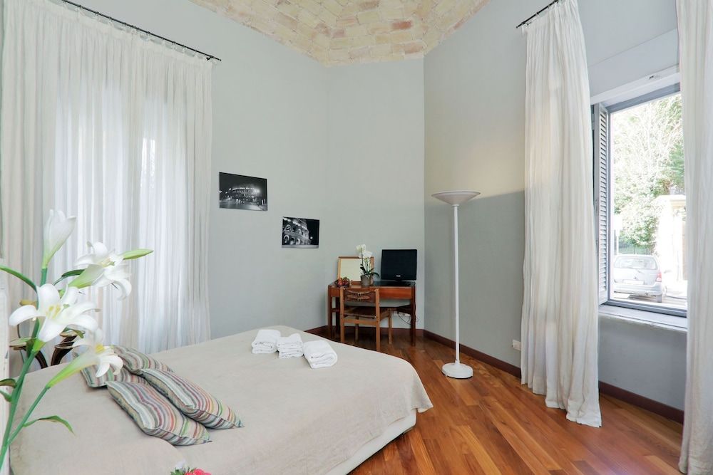 undefined Mecenate Rooms 10