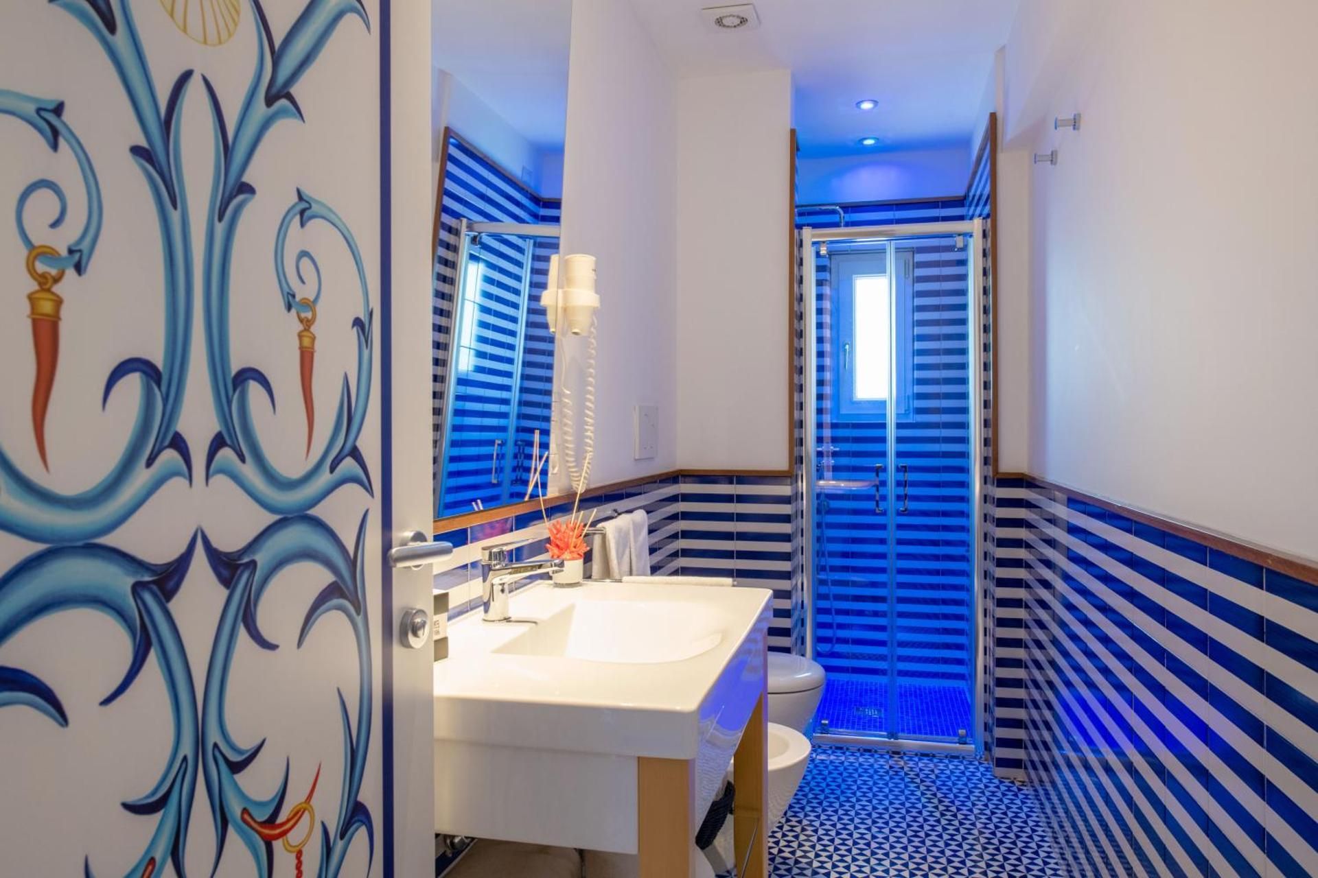 Maison Lauren Deluxe Double or Twin Room with Sea View 9