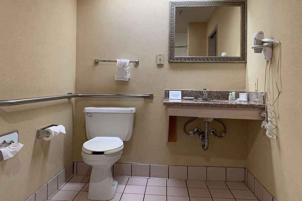 Room, 2 Queen Beds, Accessible, Non Smoking (Mobility)