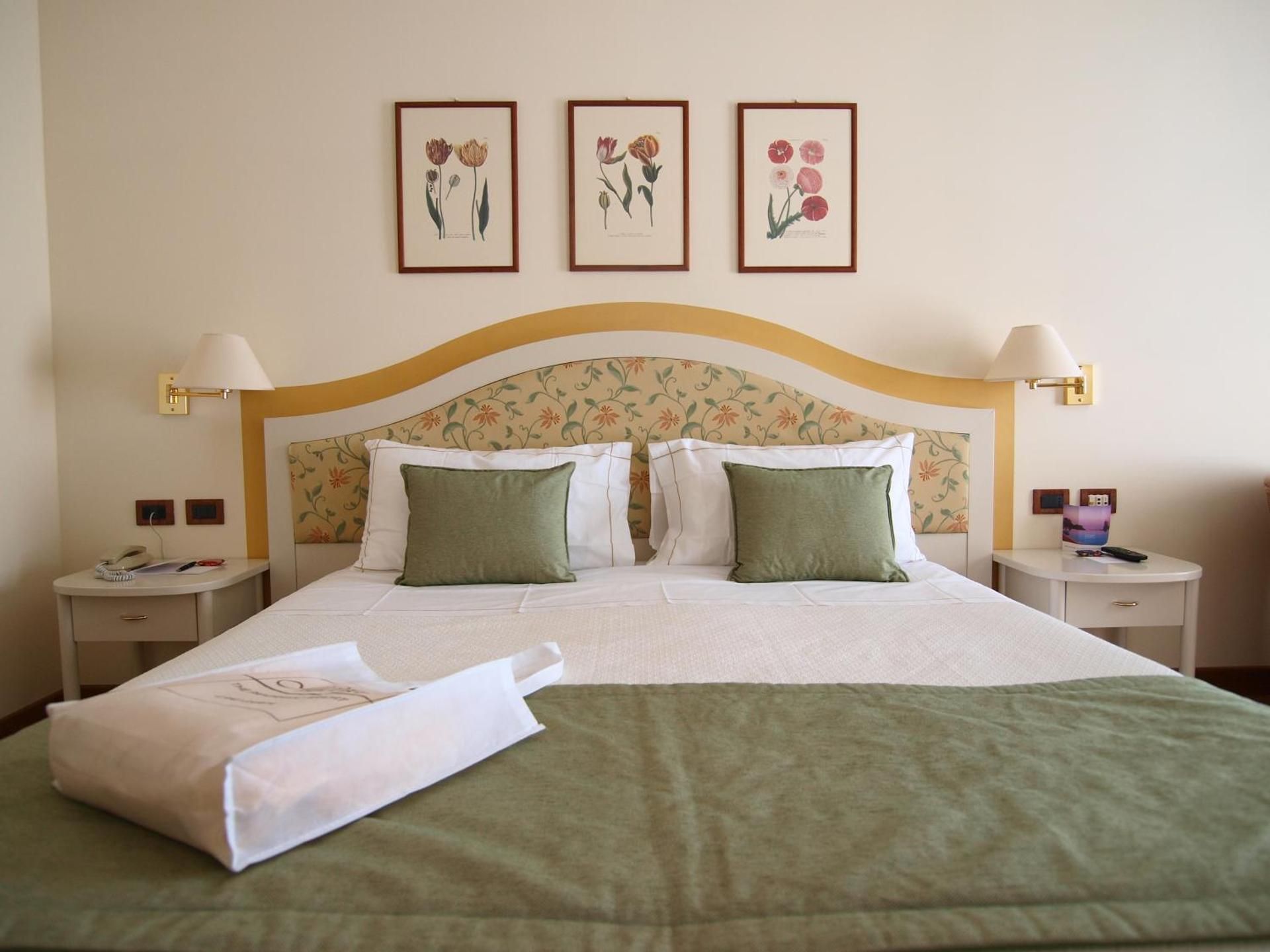 Classic Double Room with Lake view