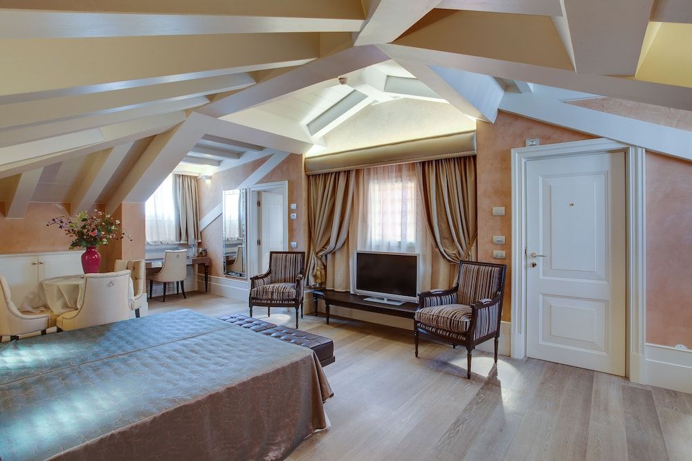 undefined Hotel Moresco 5