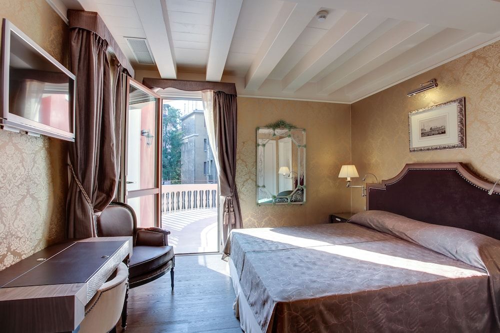 undefined Hotel Moresco 2