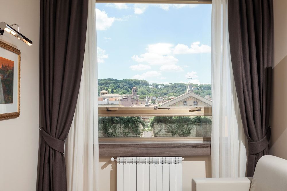 Window on Rome Triple Room 19