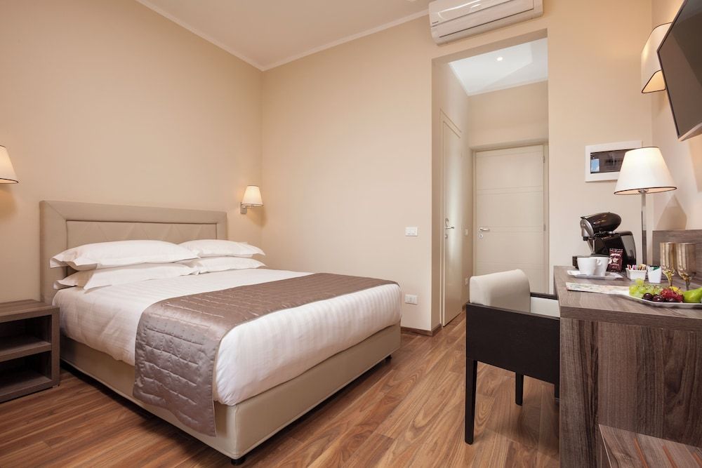 Window on Rome Triple Room 3