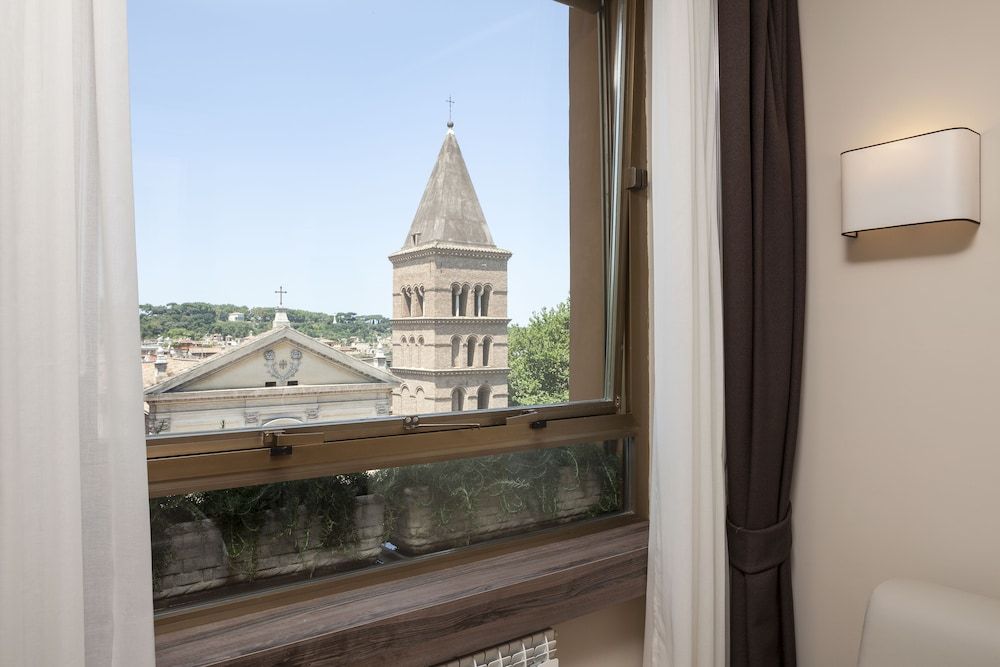 Window on Rome Triple Room 5
