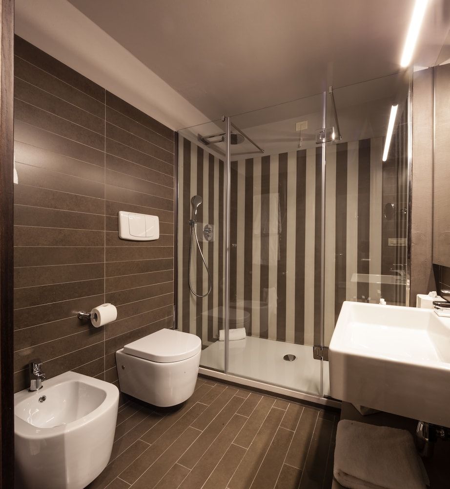 undefined Fifty House Cellini 7