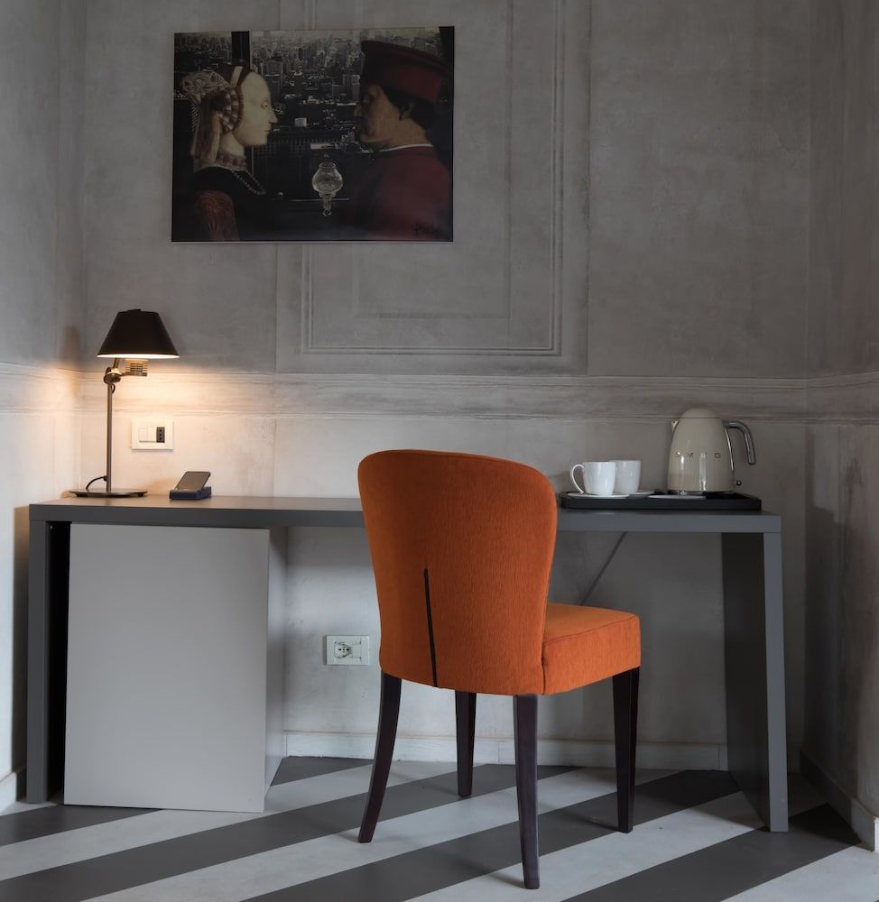 undefined Fifty House Cellini 9