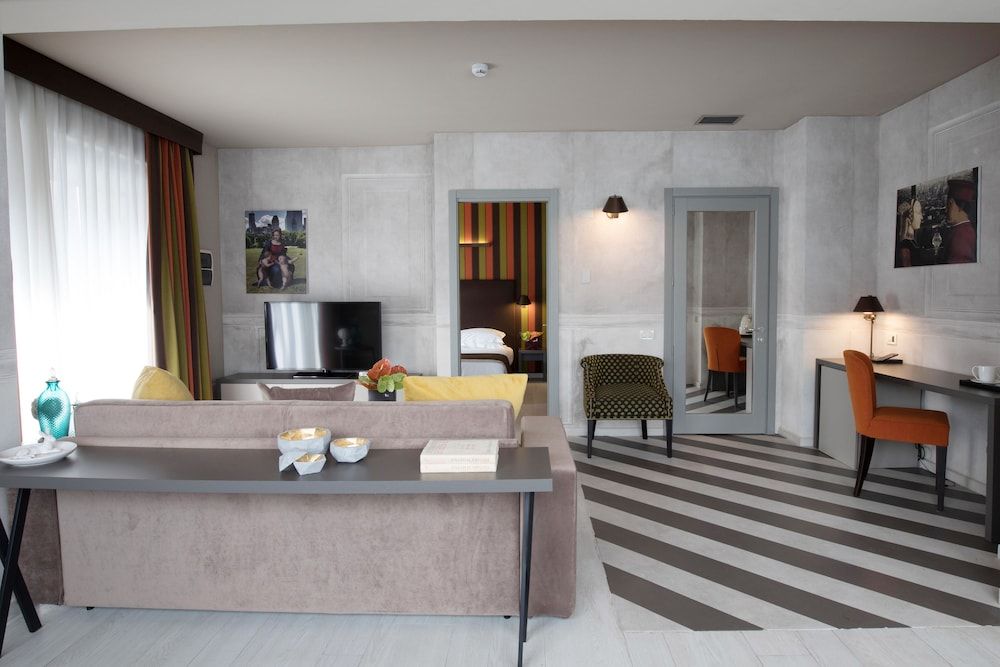 Fifty House Cellini Executive Suite 6