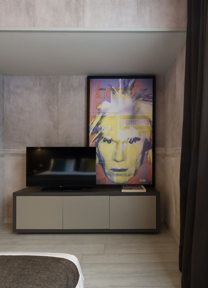 Fifty House Cellini Deluxe Room 4