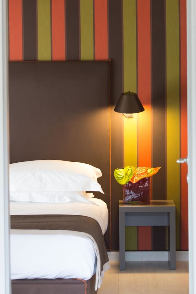 undefined Fifty House Cellini 4