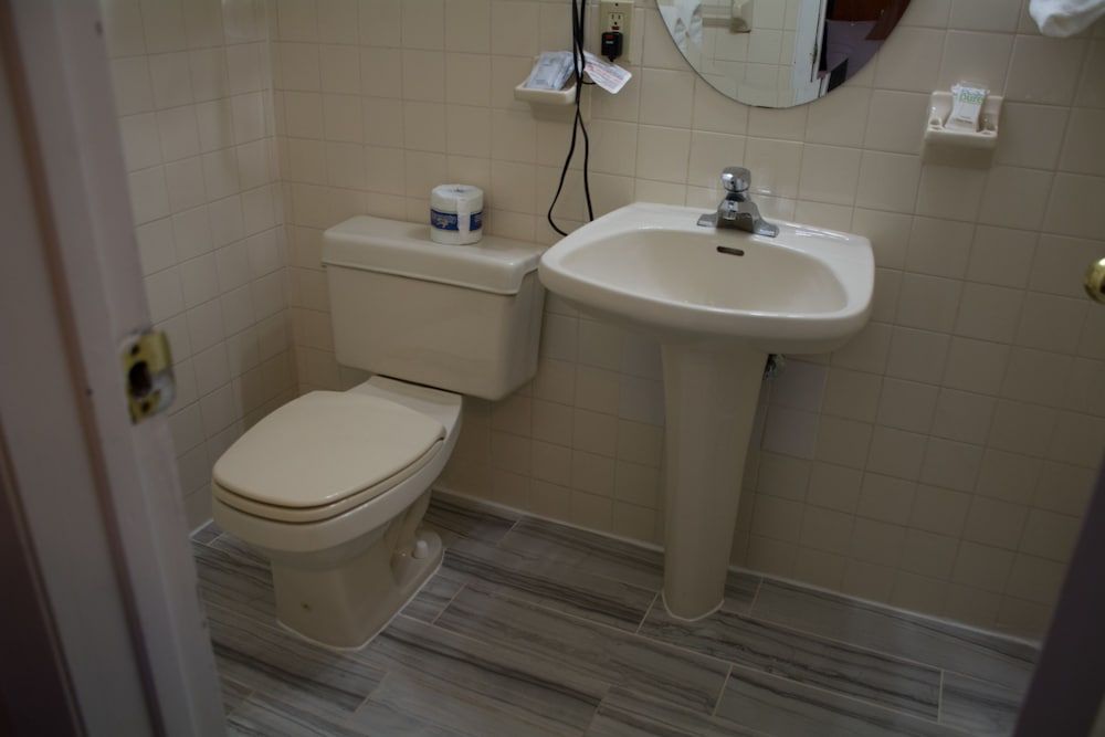 Atlantic Inn & Suites Double Room 8