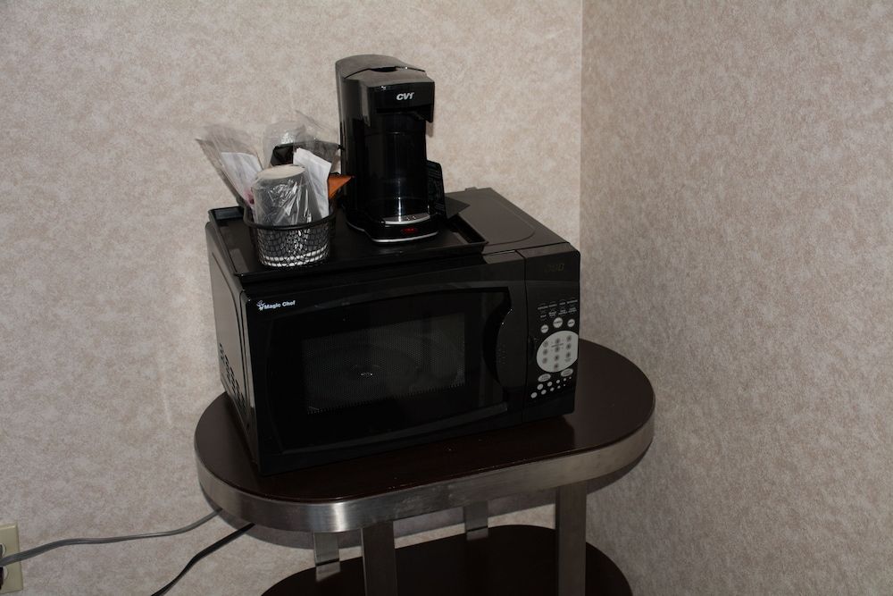 Atlantic Inn & Suites Deluxe Room 21