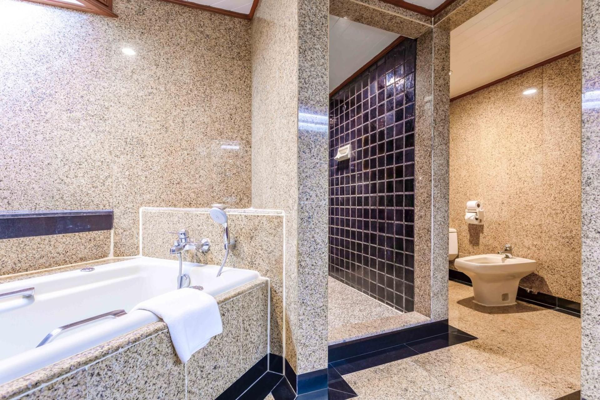 Executive Suite River View