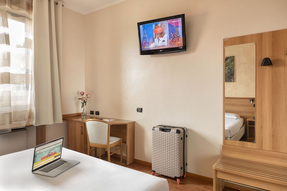 Hotel Postumia Comfort Double Room Single Use, Courtyard Area 6