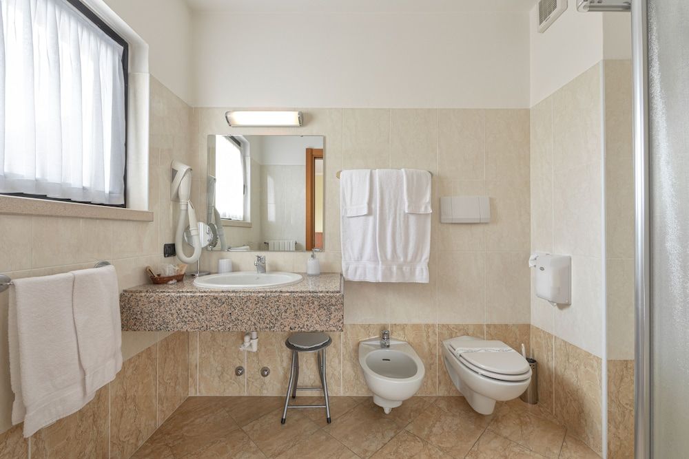 Hotel Postumia Triple Room, Balcony 3