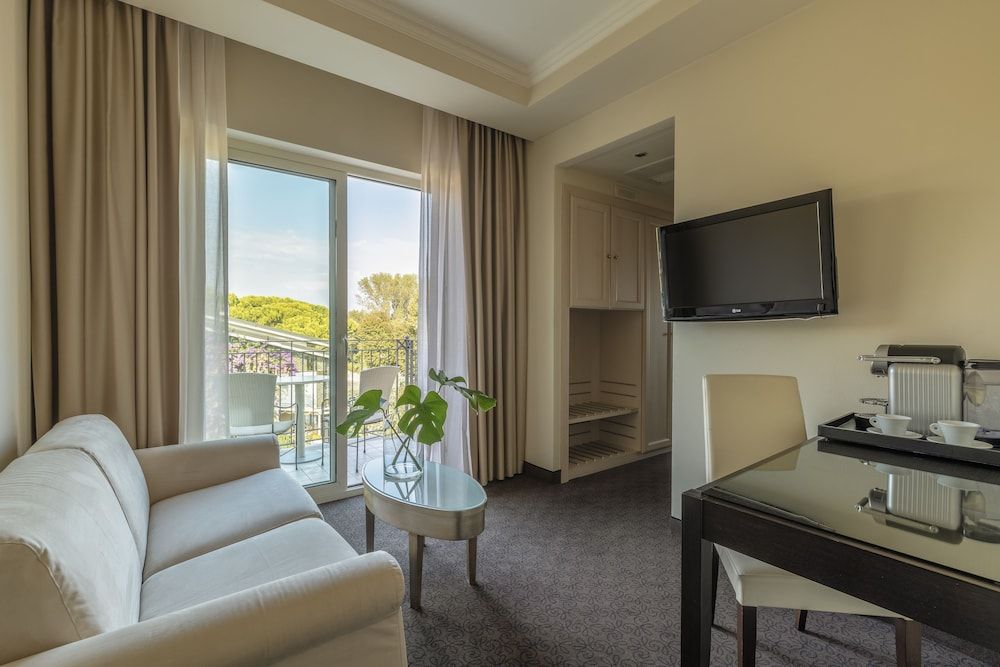 Villa Rosa Hotel Suite, Balcony, Lake View 6