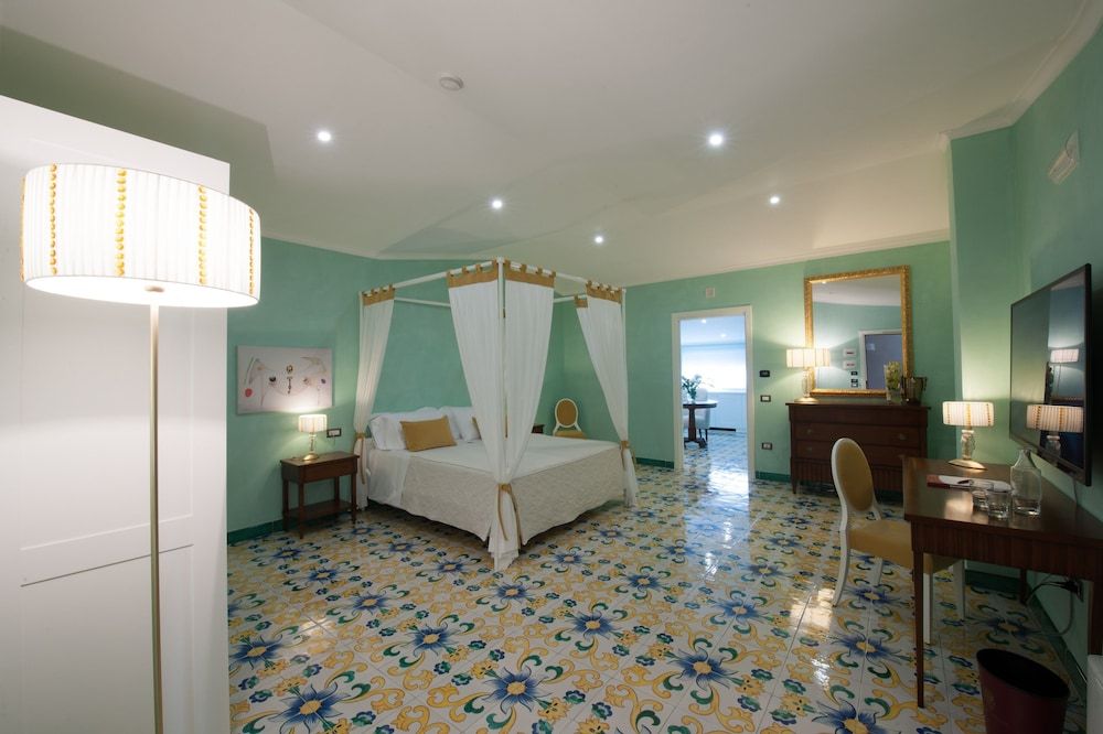 Romantic Suite, Garden View