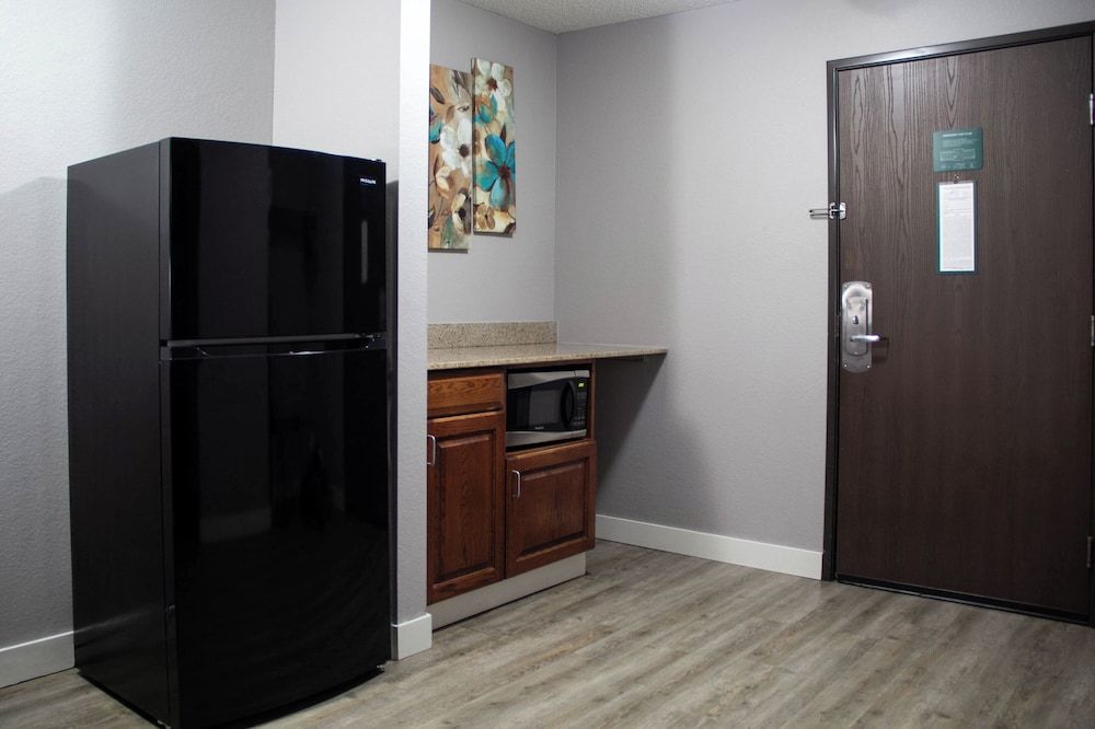 New Victorian Inn & Suites in Sioux City, IA Suite, Multiple Beds (King Queen Suite) 5