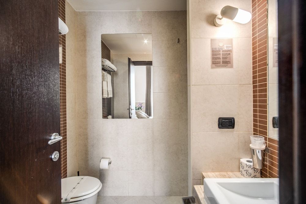 Everest Inn Rome Standard Double Room, 1 Bedroom 7