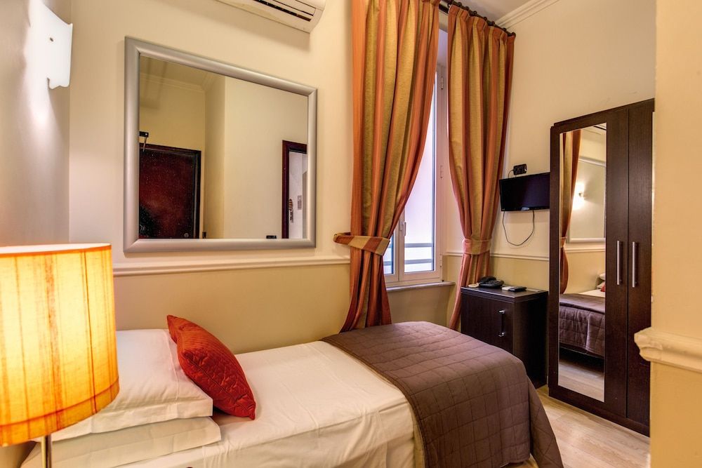 undefined Everest Inn Rome 3