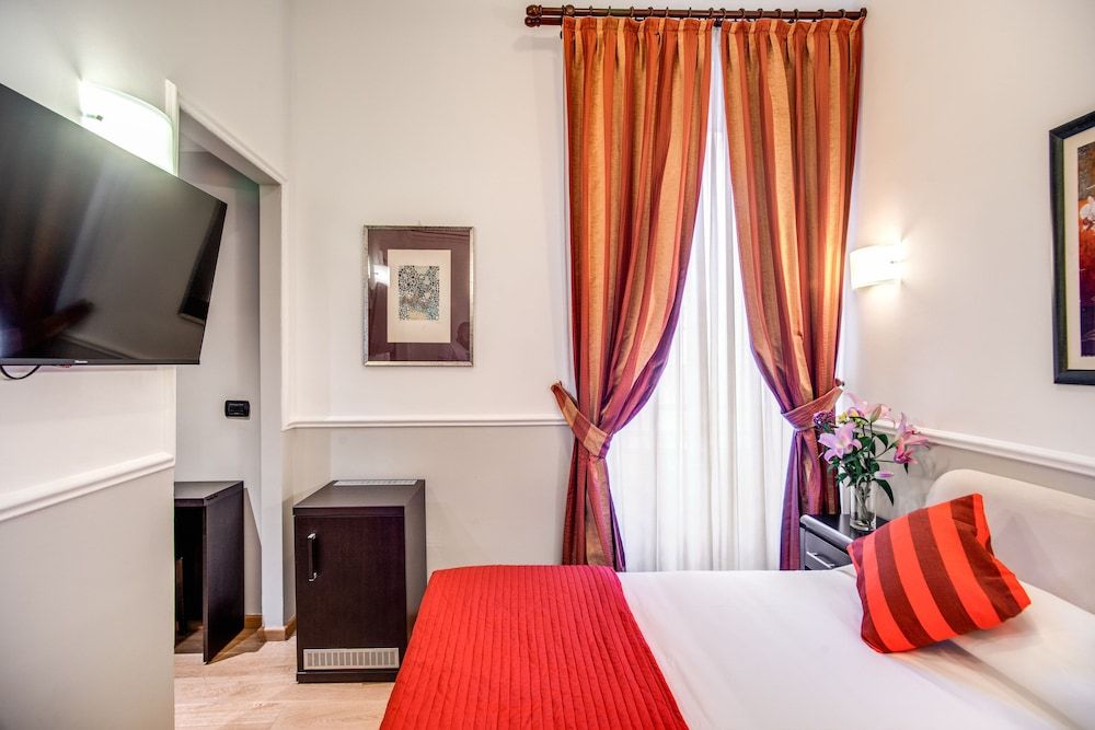 undefined Everest Inn Rome 7