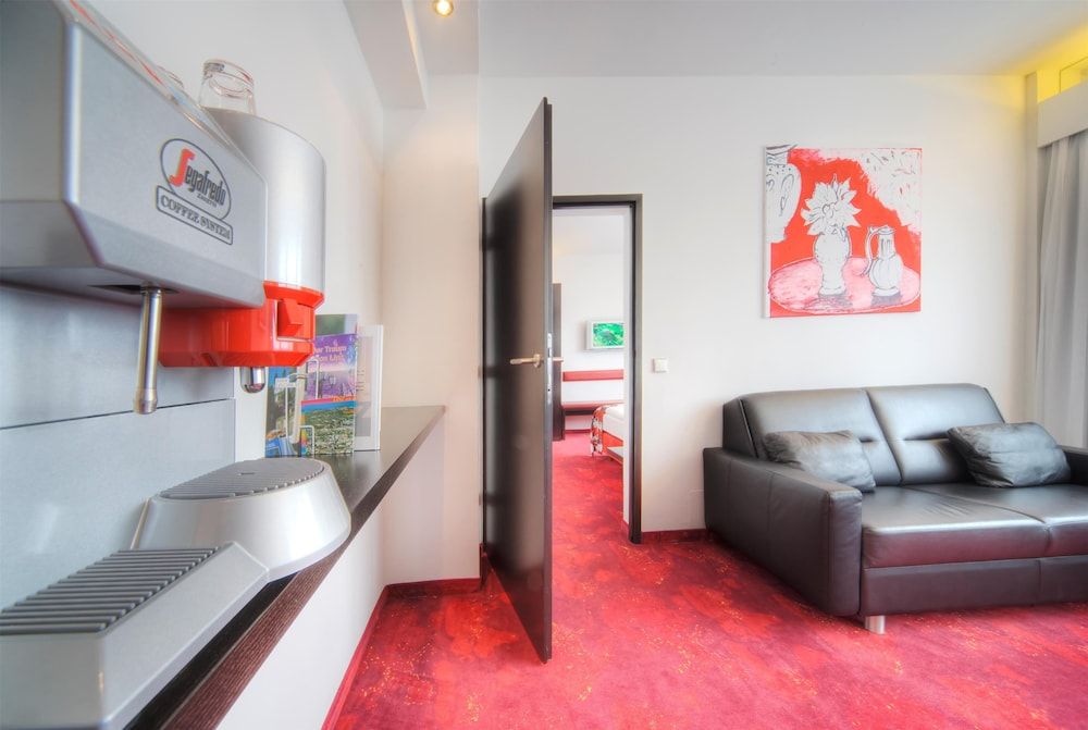 ARCOTEL Nike Junior Suite 9